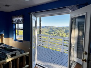 1 bedroom, desk, WiFi, bed sheets
