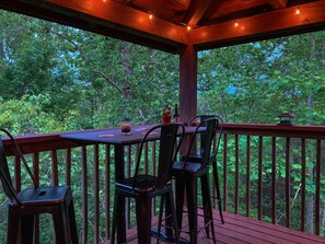 Outdoor dining - Book holidays now! King beds, Hot tub, Game room, Great location! (Sevierville)