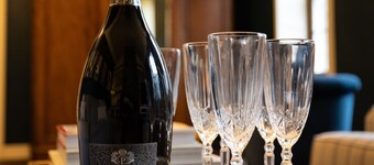 Beautiful 7 bedroom house hottub wifi