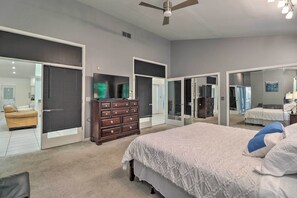 3 Schlafzimmer, Schreibtisch, Bügeleisen/Bügelbrett, Reisekinderbett