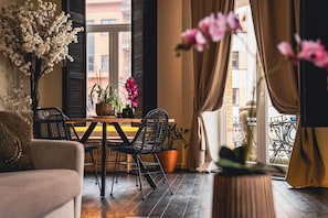 Mastersuite 1 - Theatersquare | Individually furnished, laptop workspace, free WiFi, bed sheets - SLEEP INN ANTWERP - Flats & Suites (Antwerp)