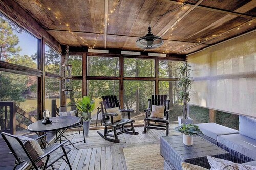 Lakeside Cabin - Hot Tub, Firepit, Kayak, Arcade