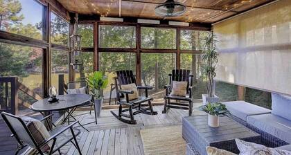 Lakeside Cabin - Hot Tub, Firepit, Kayak, Arcade