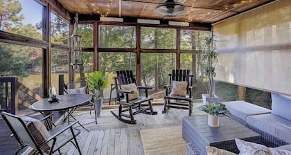 Lakeside Cabin - Hot Tub, Firepit, Kayak, Arcade