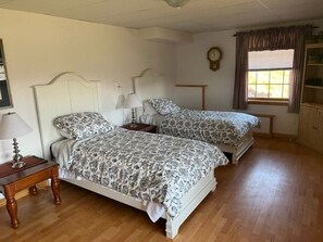 5 bedrooms, free WiFi, bed sheets