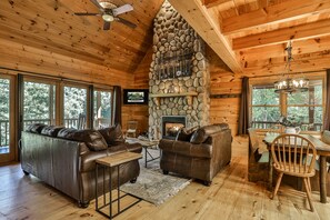 Smart TV, fireplace - Grand Slam Riverhouse - Dog Friendly, Hot Tub, Game Room/Minimum Age Requirement (Ellijay)