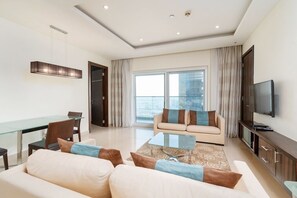 TV - Luxurious Hotel Apartment with incredible views (Dubai)