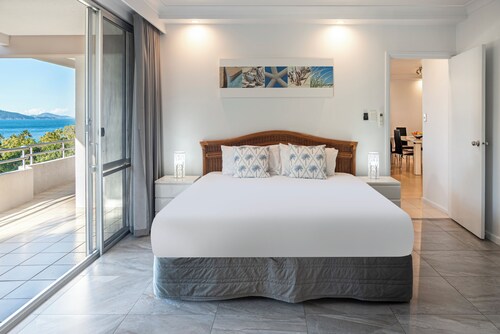Poinciana 101 Hamilton Island-centrally located, oceanviews, buggy and transfers