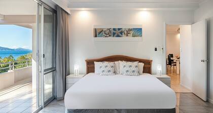 Poinciana 101 Hamilton Island-centrally located, oceanviews, buggy and transfers