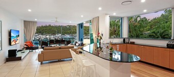 Pavillions 3 Hamilton Island - oceanviews, golf buggy and transfers