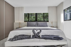 4 bedrooms, premium bedding, desk, iron/ironing board