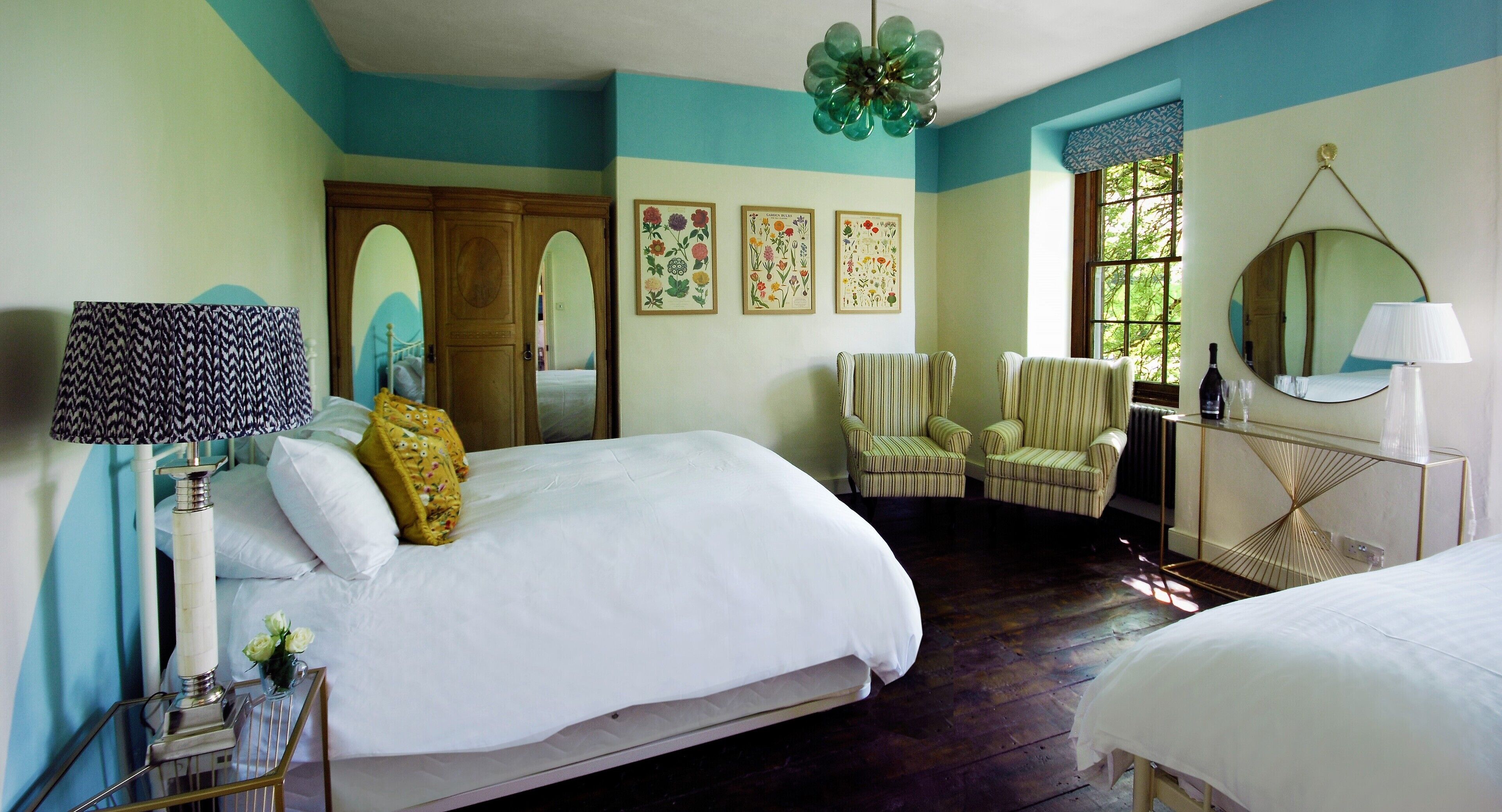 Deluxe House | 5 bedrooms, iron/ironing board, free WiFi