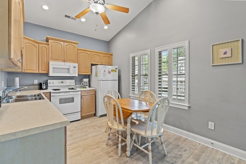 雪櫃、微波爐、焗爐、爐具