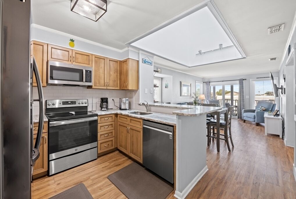 Réfrigérateur, micro-ondes, four, plaque de cuisson