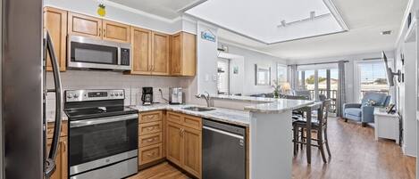 Refrigerador, microondas, horno y parrilla de estufa