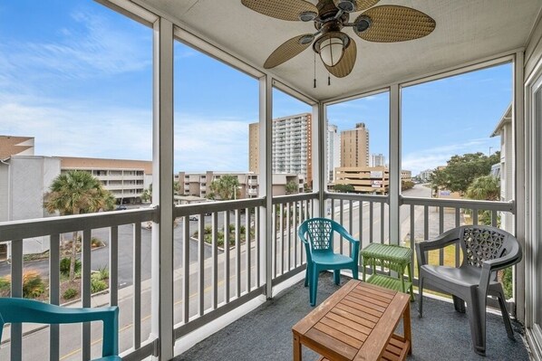 Property grounds - Very Nice! Pelicans Watch 218 3 bedroom Condo, a short walk to Beach (Myrtle Beach)