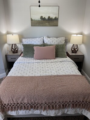 4 bedrooms, iron/ironing board, free WiFi, bed sheets