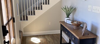 ⭐️ 1 mile from Casinos ⭐️  Spacious and updated townhome