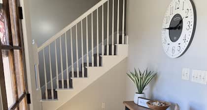 ⭐️ 1 mile from Casinos ⭐️ Spacious and updated townhome