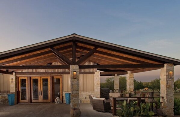 Property grounds - Beautiful Home for a traveling professional or a simple getaway! (Robstown)