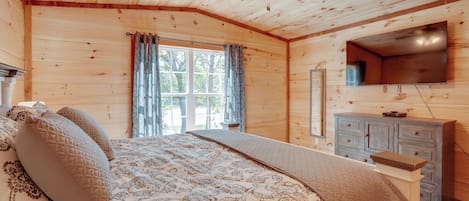 1 bedroom, desk, iron/ironing board, internet