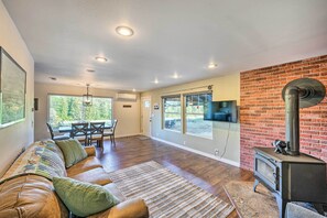 TV, fireplace, books, stereo