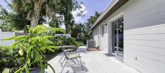 Coquina Cabana with fenced yard and adorable decor