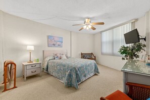 2 Schlafzimmer, Schreibtisch, Bügeleisen/Bügelbrett, WLAN
