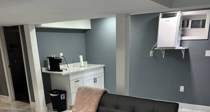 Lovely Basement 1-bedroom unit with free parking