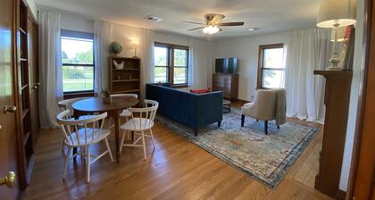 Newly remodeled 2 Bed/ 1 Bath Upstairs Unit in Historic Home