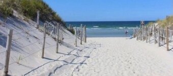 Dennis Port Beach House 40 Steps to the Sand. 3 Bedroom