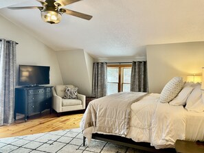 5 bedrooms, iron/ironing board, WiFi, bed sheets