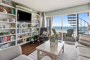 TV, DVD player, books - Luxury, condo w/oceanfront panoramic views, indoor pool, Jacuzzi, and private rooftop terrace (North Myrtle Beach)