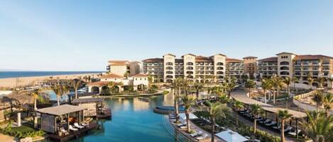 Een buitenzwembad, een verwarmd zwembad