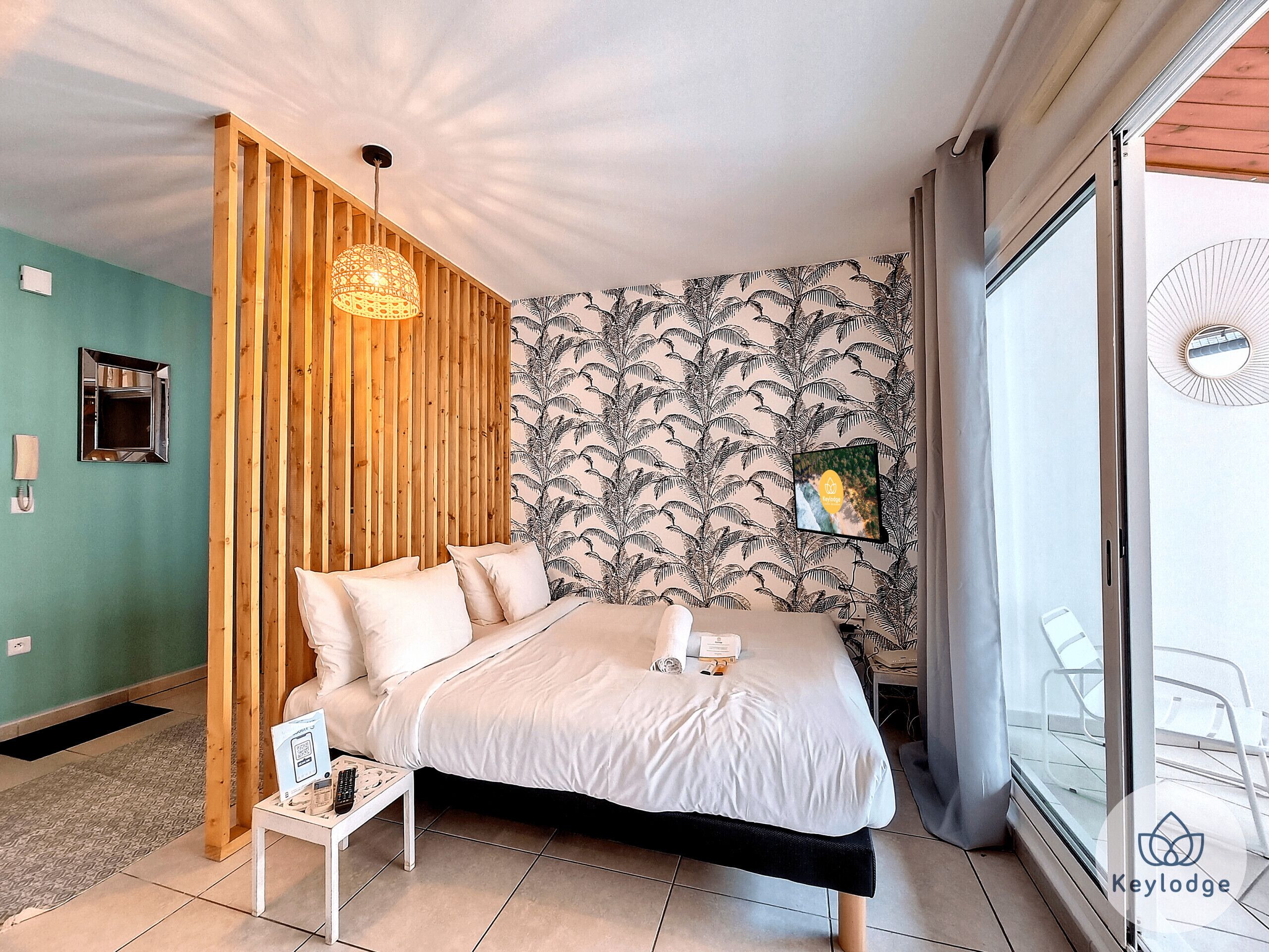 Iron/ironing board, free WiFi, bed sheets