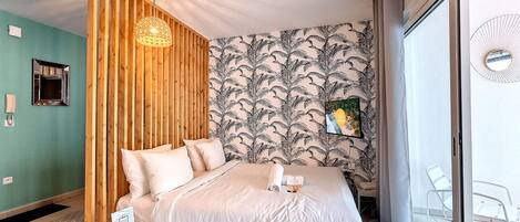 Iron/ironing board, free WiFi, bed sheets