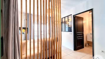 Iron/ironing board, free WiFi, bed sheets