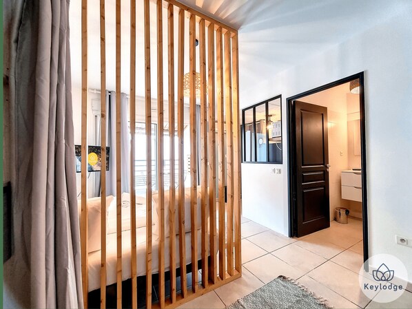 Iron/ironing board, free WiFi, bed sheets