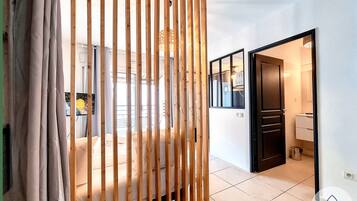 Silitysrauta/-lauta, ilmainen Wi-Fi, vuodevaatteet