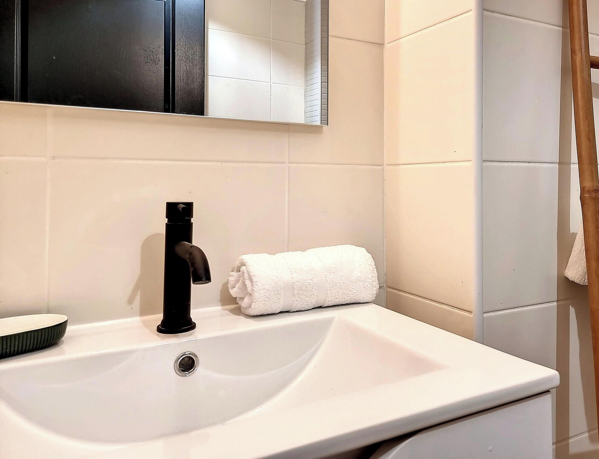 淋浴设施、吹风机、毛巾、肥皂