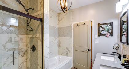 Convenient Fairbanks Guest Suite w/ Grill!