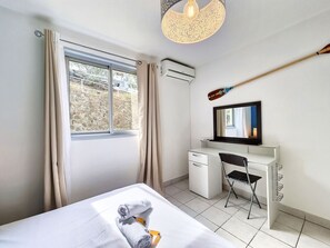 Iron/ironing board, free WiFi, bed sheets