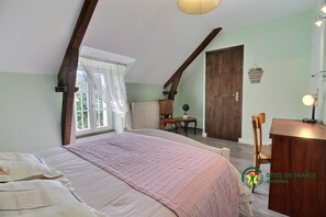 3 bedrooms, iron/ironing board, free WiFi