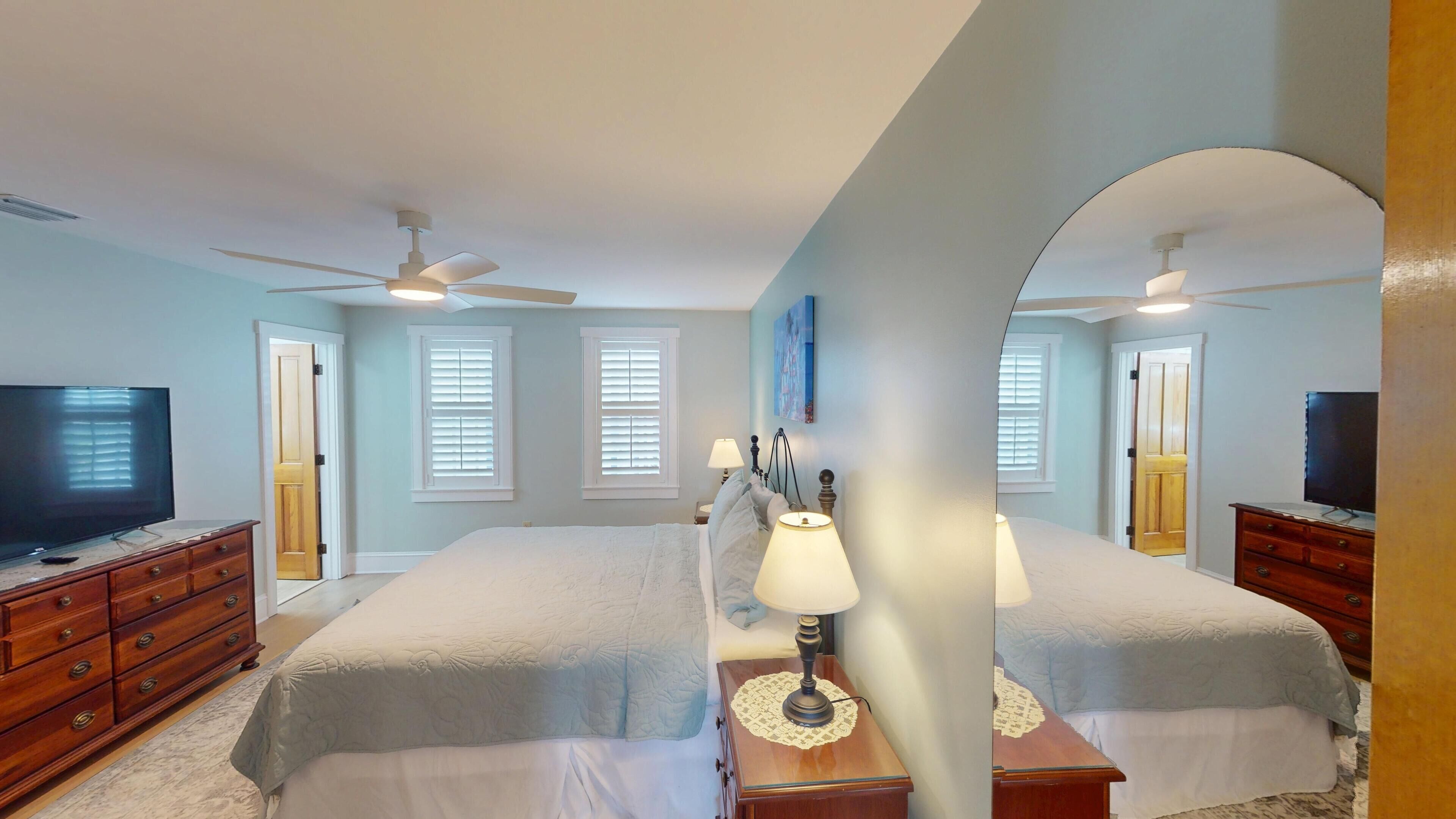 Breezy Retreat - 2bd/2bath - Windward Park - Pool - 5min Walk To Duval! - Key West, FL