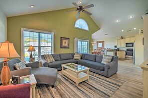 TV, ping pong - Spacious Family Retreat w/ Resort Amenities! (Murrells Inlet)