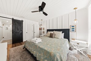 1 slaapkamer, een bureau, een strijkplank/strijkijzer, gratis wifi