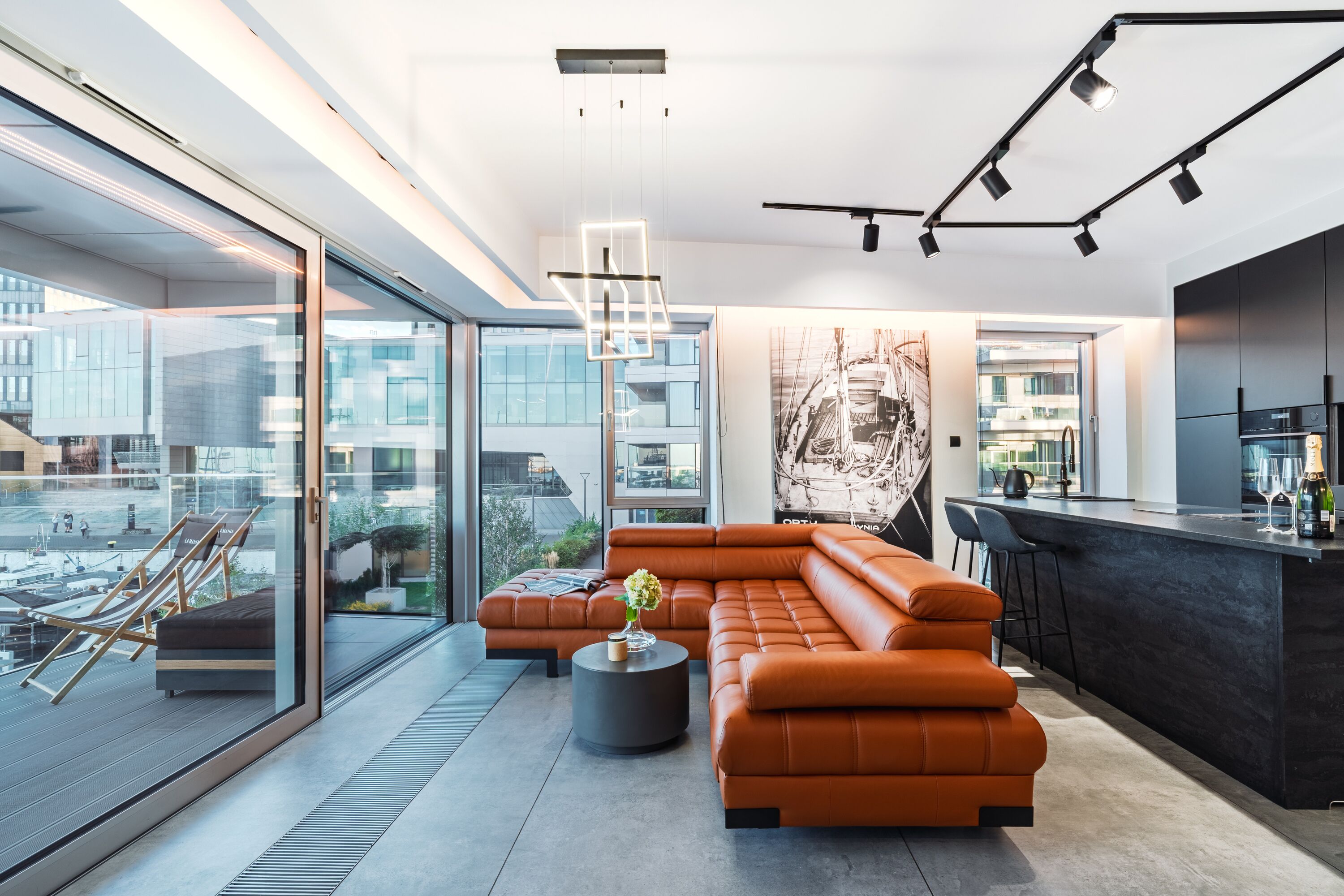 Smart TV, books, stereo