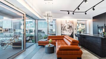 Smart TV, books, stereo