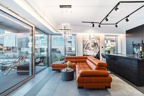 Smart TV, libros y estéreo 