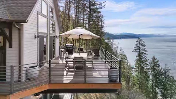 Outdoor dining - CDA Lakeview Escape (Harrison)